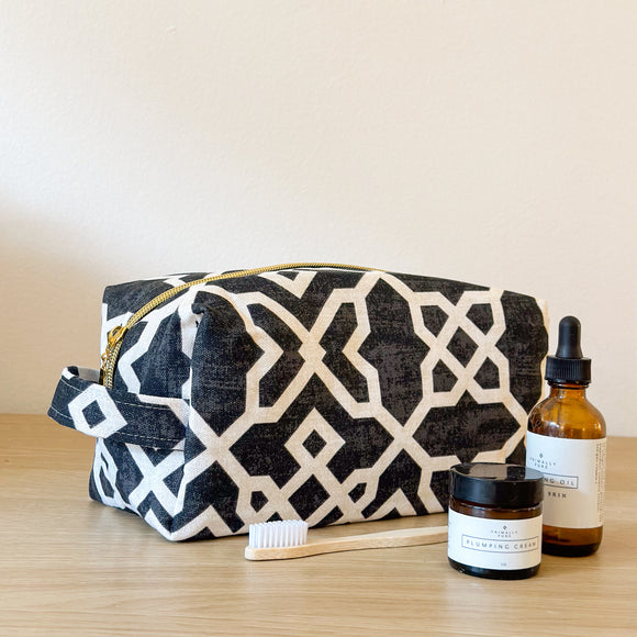 Cube Bag - Dark Grey Quatrafoil
